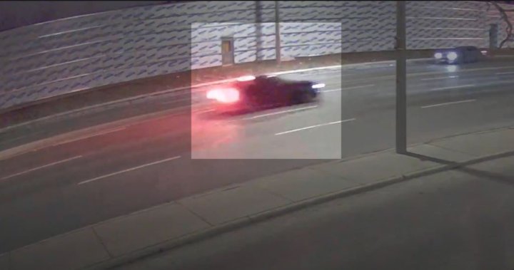 Лондон, Онтарио полицията публикува видеозапис от наблюдение на превозно средство, издирвано при блъскане и бягство