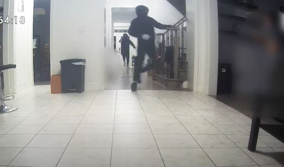 Регионалната полиция на Йорк публикува видео показващо обир на домашен