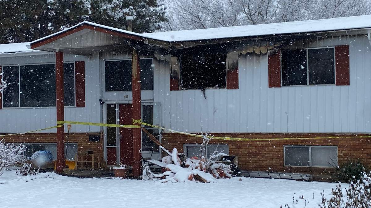 Kelowna fire crews were quick to extinguish a house fire in the early hours of Sunday morning.