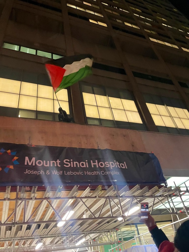 Полицията казва че разследва няколко инцидента случили се пред болницата