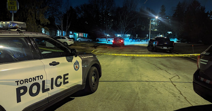 Полицията в Торонто разследва възможна стрелба от шофиране в Норт Йорк