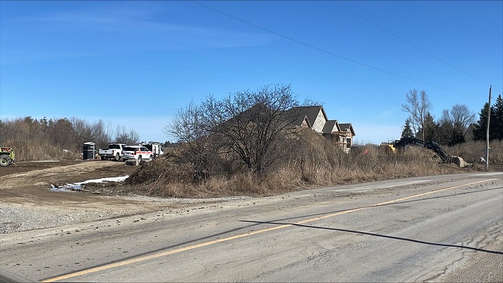 Man airlifted to Toronto hospital after falling off ladder in north Oshawa