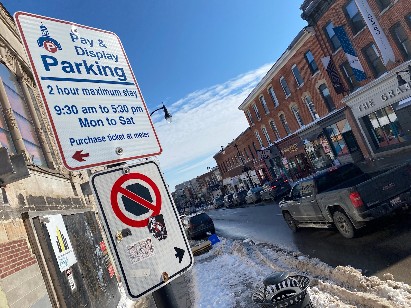 Шофьори на Кингстън които паркират незаконно и плащат билетите си