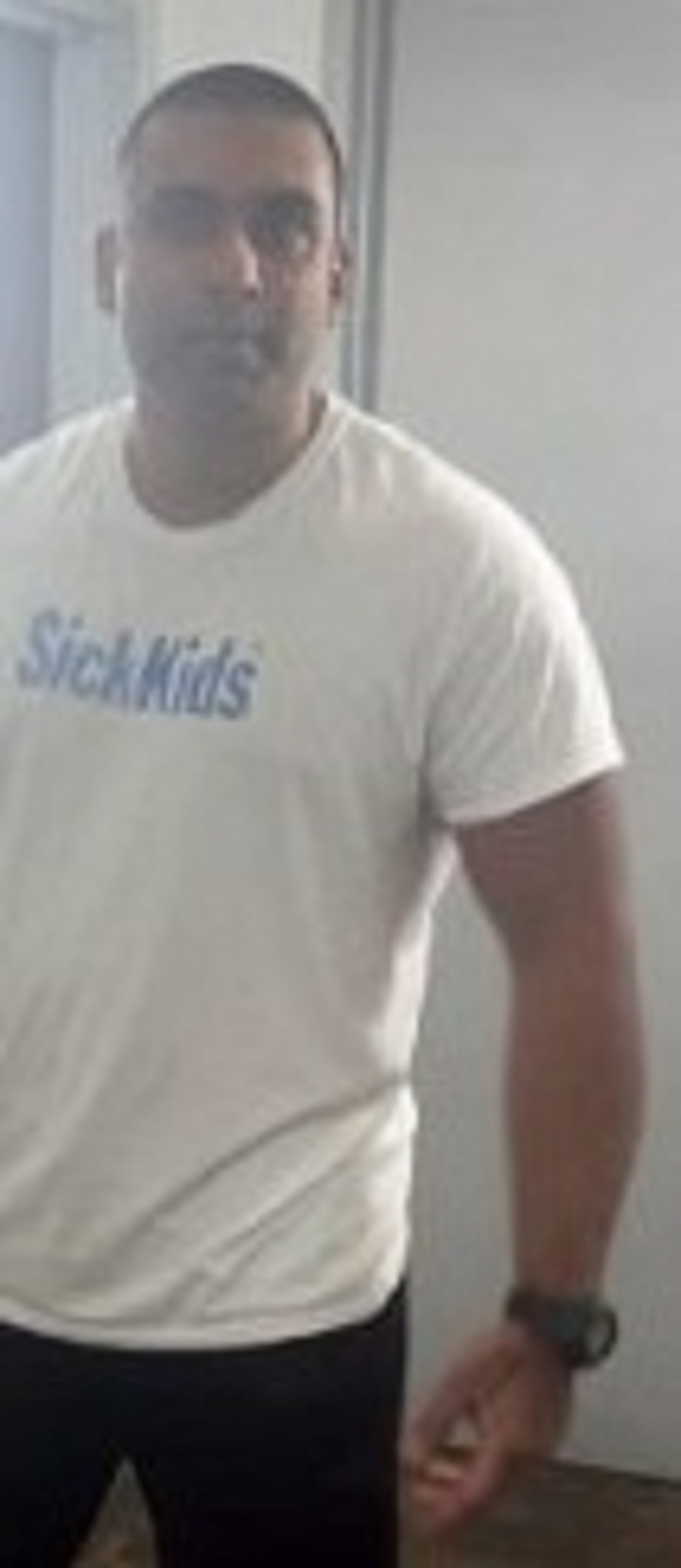 Toronto police seek to identify man allegedly posing as SickKids fundraiser - image