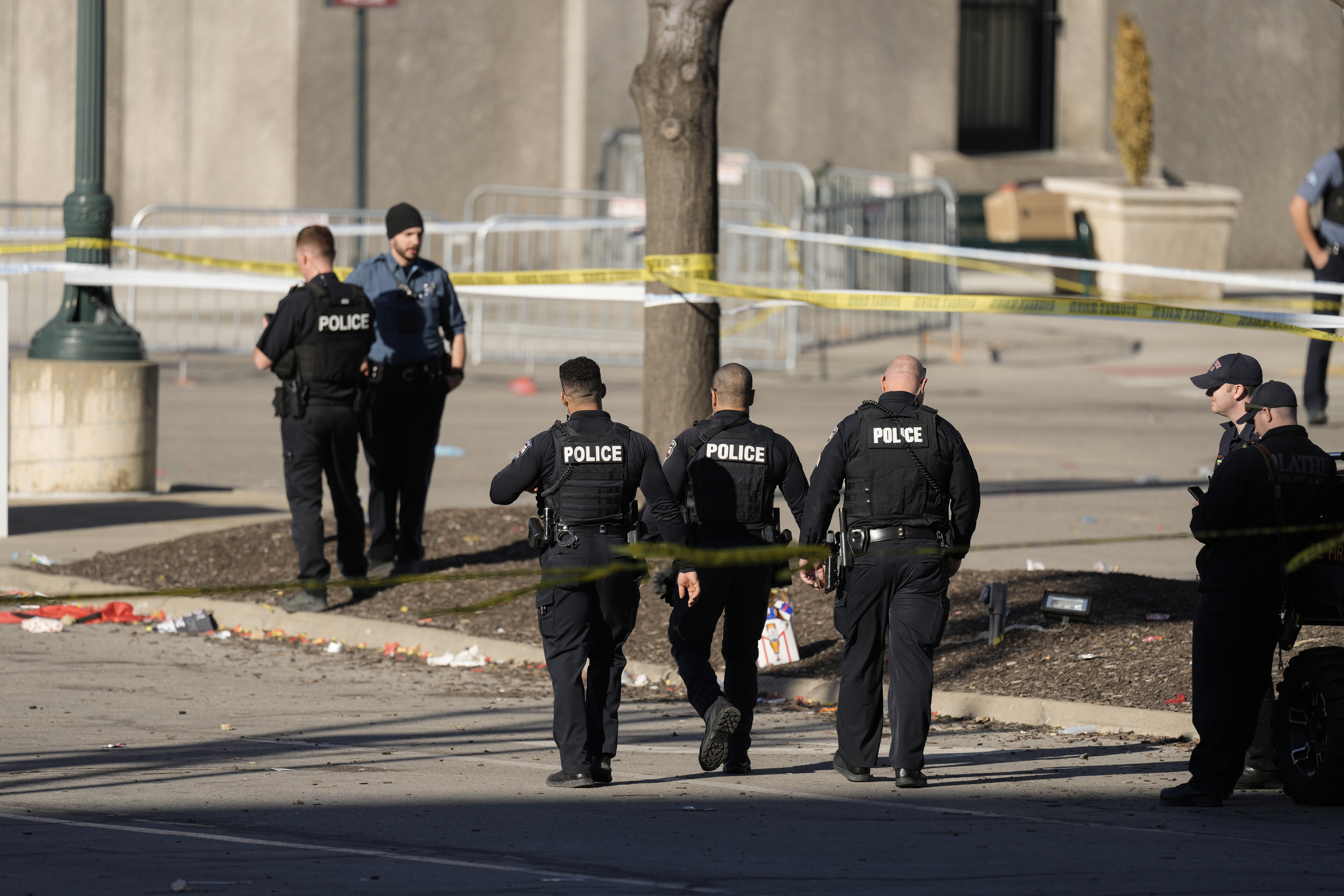 Двама непълнолетни са обвинени в престъпления свързани със стрелбата на