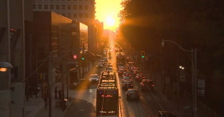 „Торонтохендж“: Кога да видите невероятен залез в коридора изток-запад в центъра на Торонто