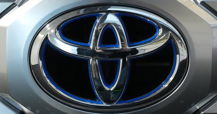Toyota изтегля 28 000 автомобила в Канада поради „пълзене напред“, докато са в неутрално положение