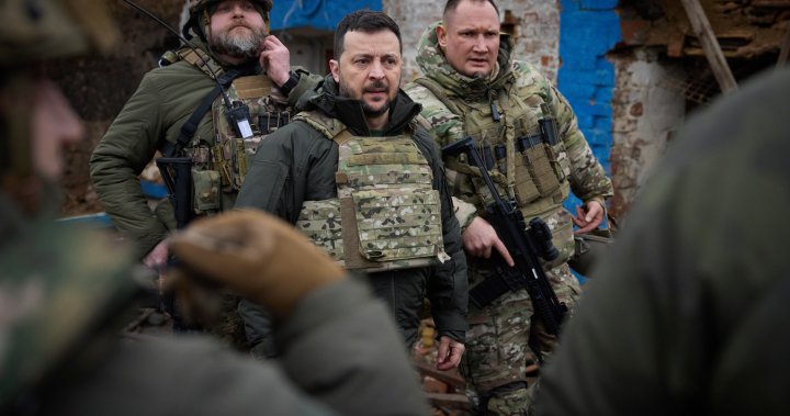 Зеленски казва, че обмисля да смени главнокомандващия на украинската армия  