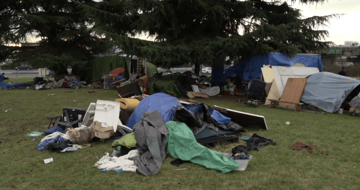 Лагерът за бездомни във Ванкувър на провинциална земя е разпореден да бъде разчистен
