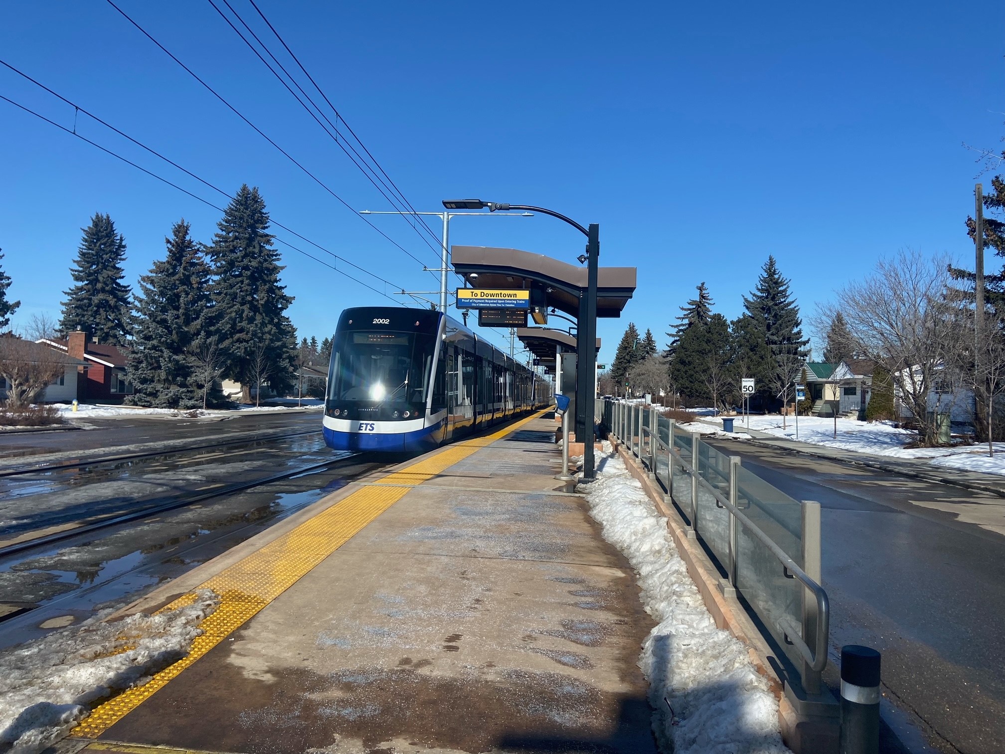 Полицията в Едмънтън разследва след като според съобщенията човек е