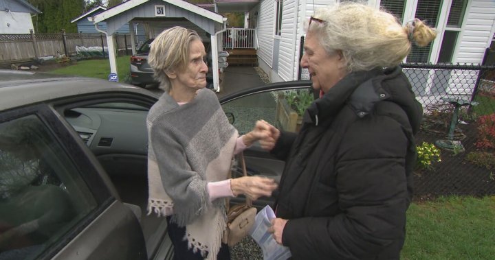 „Радвам се да помогна“: B.C. двойка подарете на уязвим възрастен човек кола, след като видя нейната история