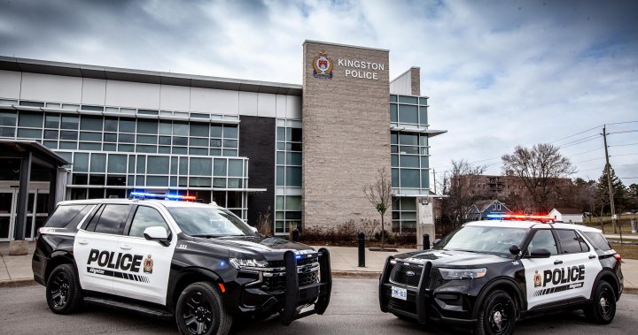 Кингстън, Онтарио, полицейските автомобили получават фейслифт.Услугата публикува снимки на нов