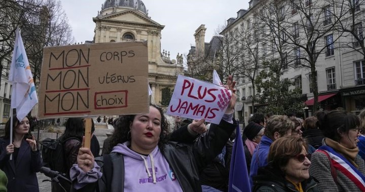 Франция провежда историческо гласуване относно правата на аборт