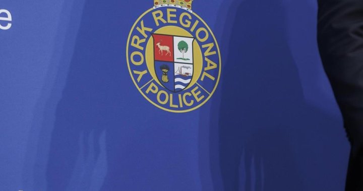 Полицията на север от Торонто съобщи че мъж е бил