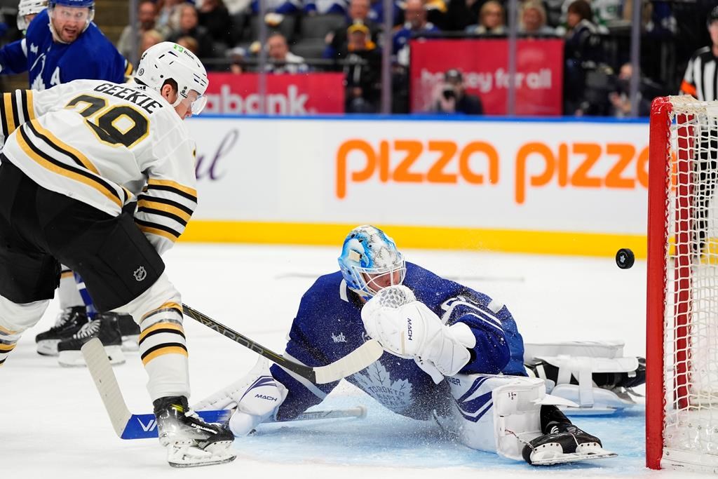 Zacha Scores Twice, Bruins Down Leafs 4-1 | Globalnews.ca