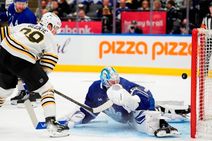 Zacha scores twice, Bruins down Leafs 4-1