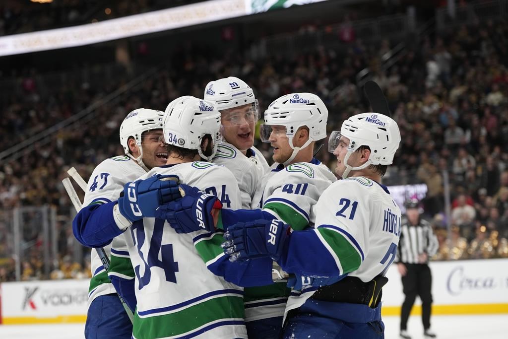 Куин Хюз Филип Ди Джузепе и Конър Гарланд отбелязаха всеки