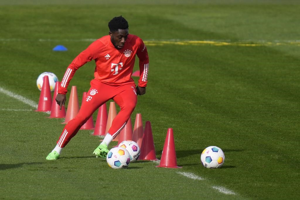 Canada’s Alphonso Davies leaves Bayern Munich game after taking boot to the face