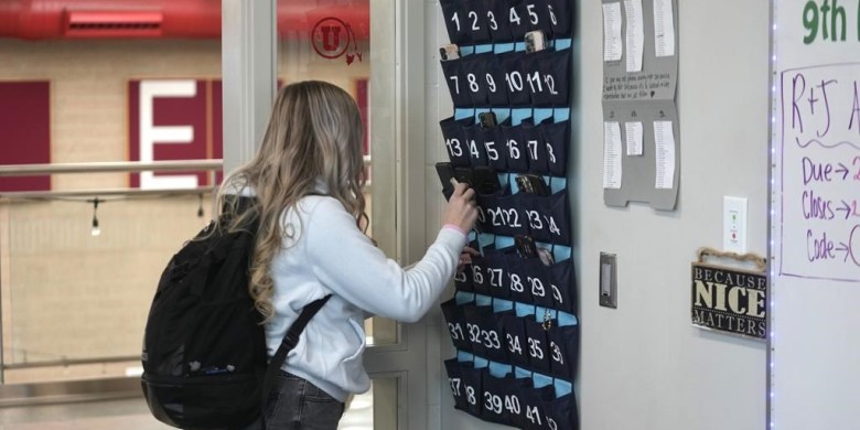 A Canadian youth social media ban would be complicated, experts say