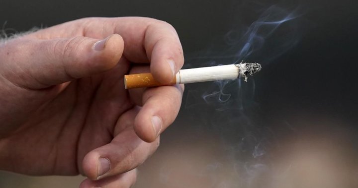 Знакова забрана за пушене, която постепенно ще прекрати продажбите, прие парламента на Обединеното кралство