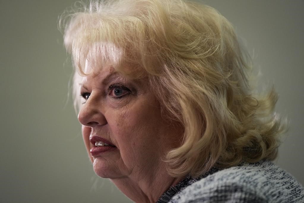 Градският съвет на Съри Британска Колумбия казва че ограничава публичния