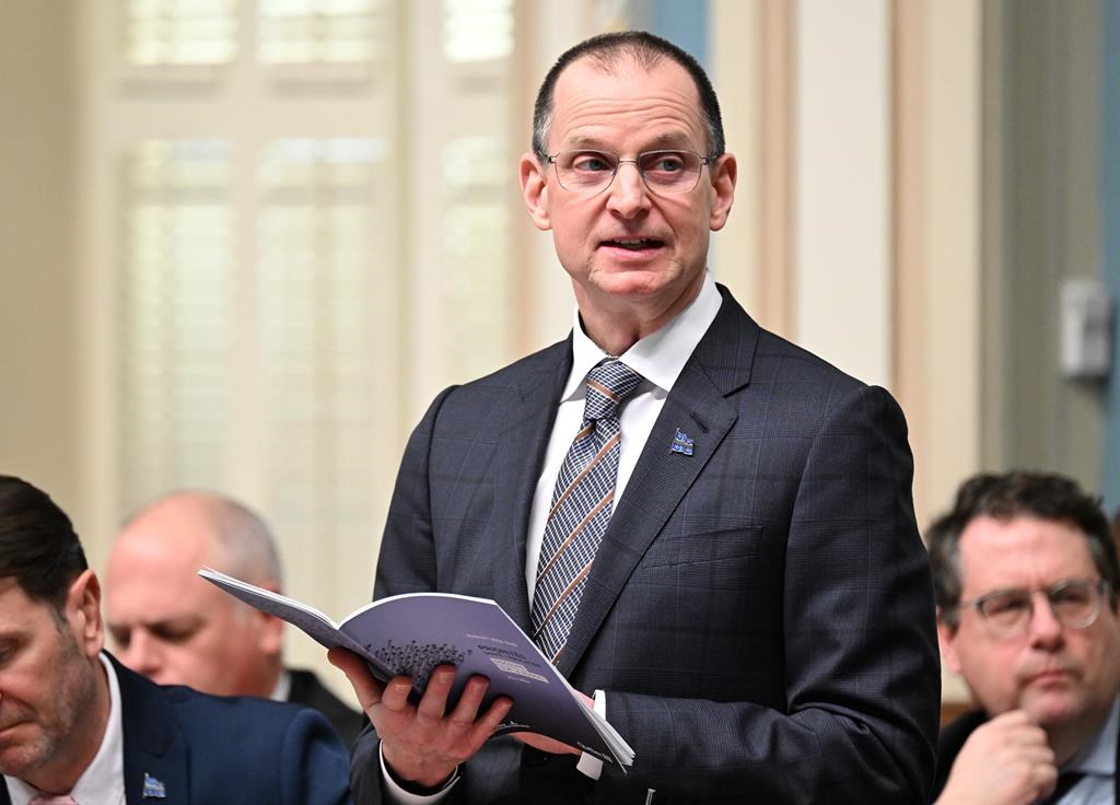 Автомобилните търговци и производители казват че решението на Квебек да