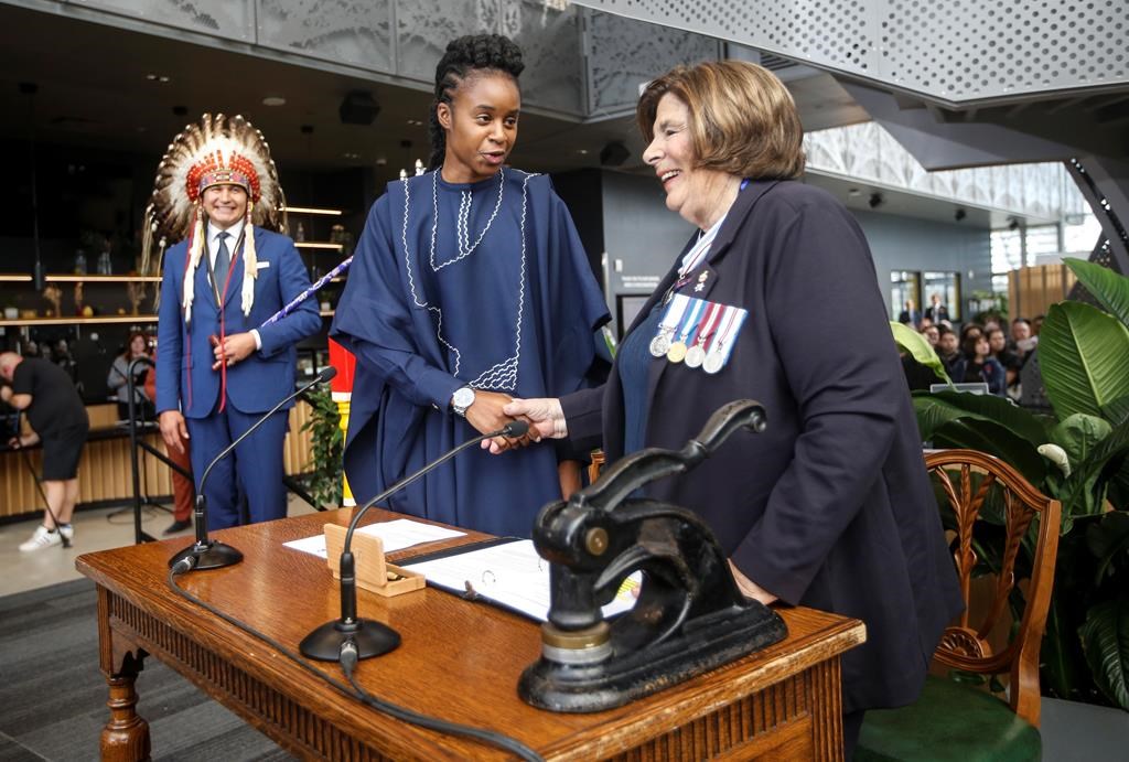 Правителството на Манитоба планира да създаде адвокатска служба за възрастни
