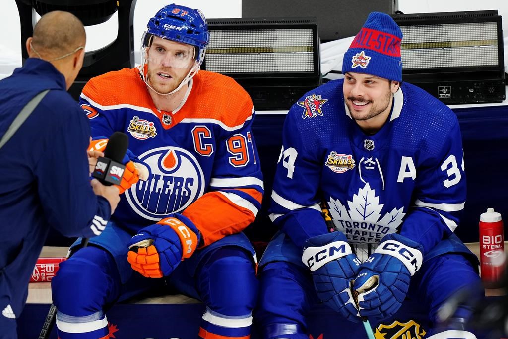 ТОРОНТО – Остън Матюс и Конър МакДейвид се сближиха извън