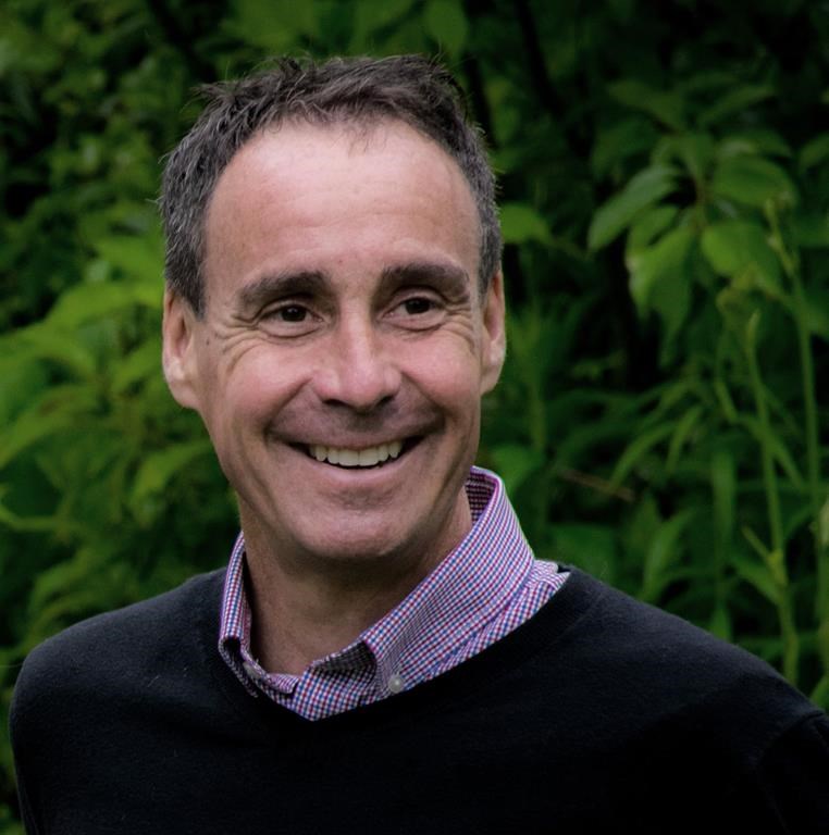 Бивш член на парламента от Прогресивната консервативна партия с два