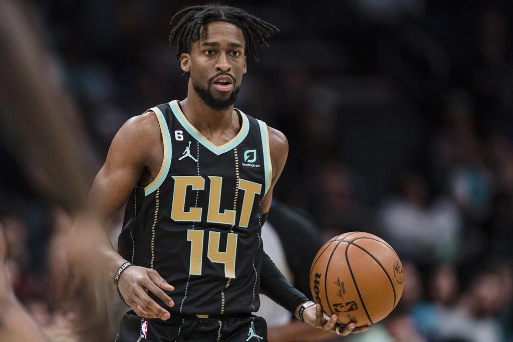 ТОРОНТО – Торонто Раптърс подписаха 10 дневен договор с гарда Коби