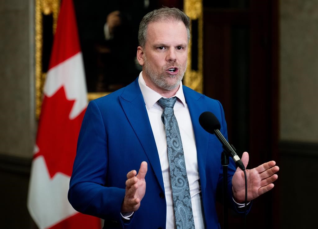 Ню Брънзуик и федералните правителства подписаха две споразумения на стойност