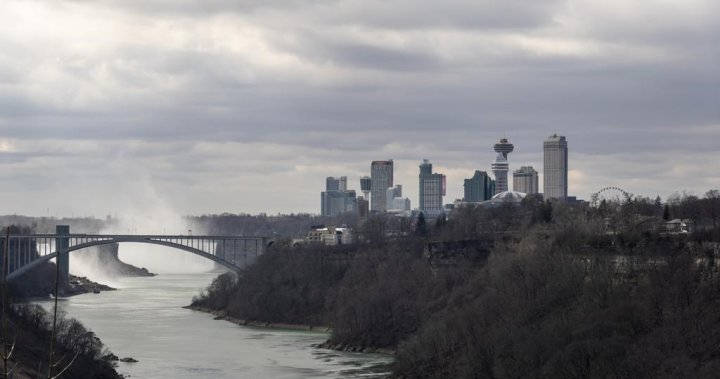 Кметът на Ниагарския водопад Онтарио казва че градът очаква най голямата