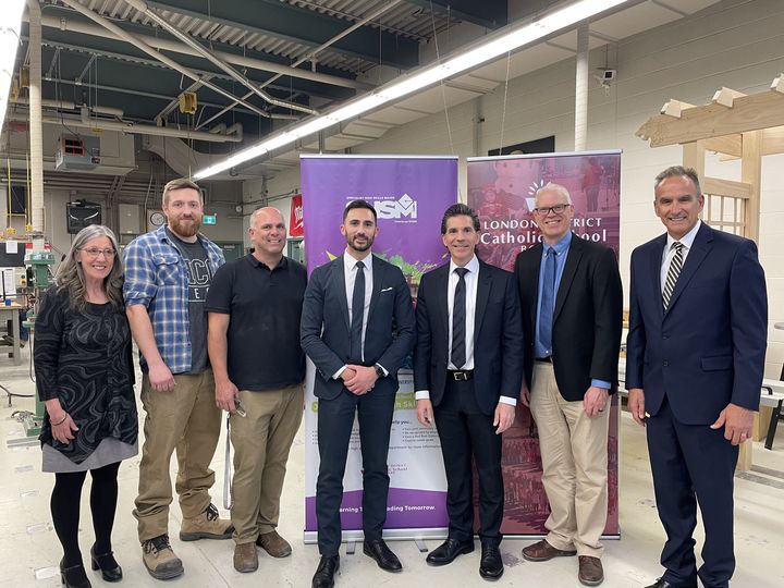 Двете големи училищни съвета на Лондон Мидълсекс получиха капиталово финансиране за