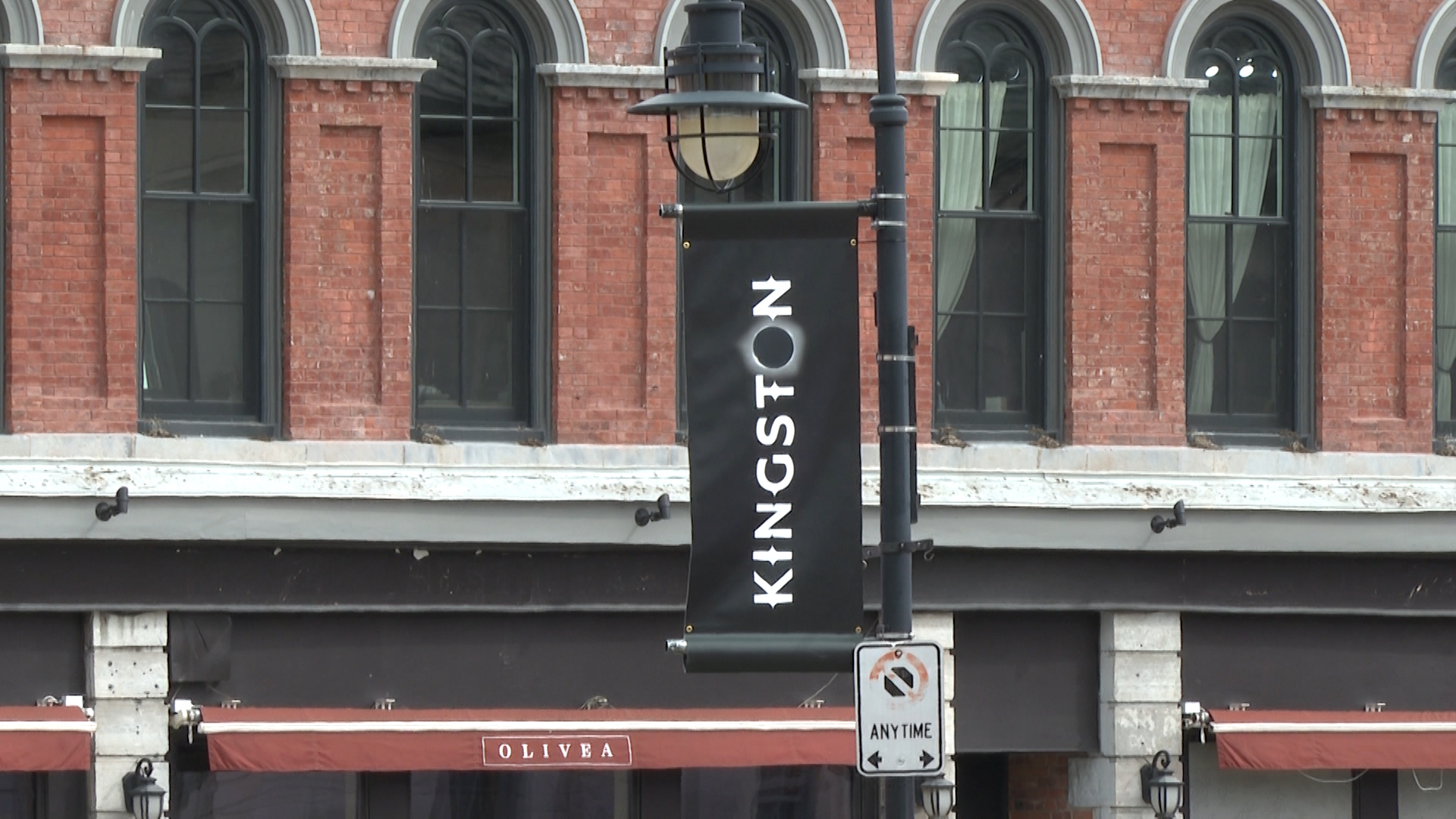 Град Кингстън гласува този месец да се ангажира с глобални