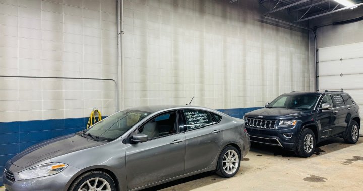 RCMP конфискува 2 откраднати автомобила с променени VIN номера в Едмънтън