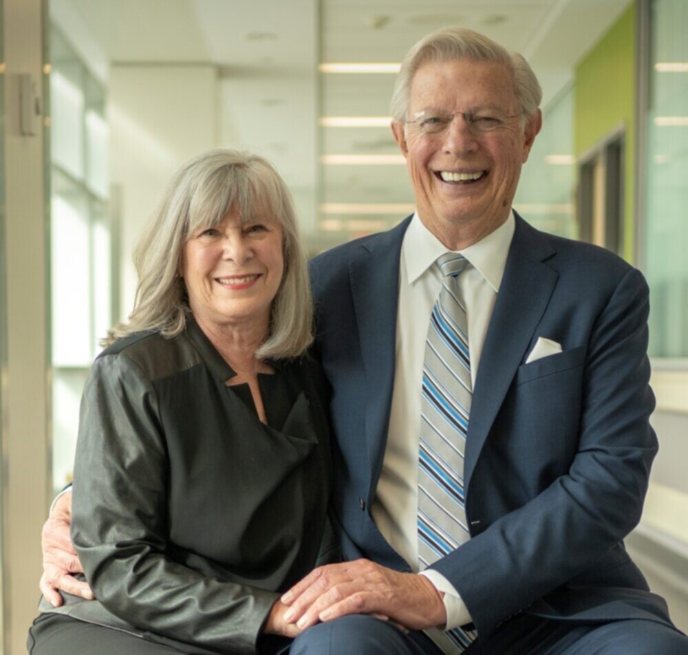 Съпруг и съпруга и двамата производители на яйца правят огромно