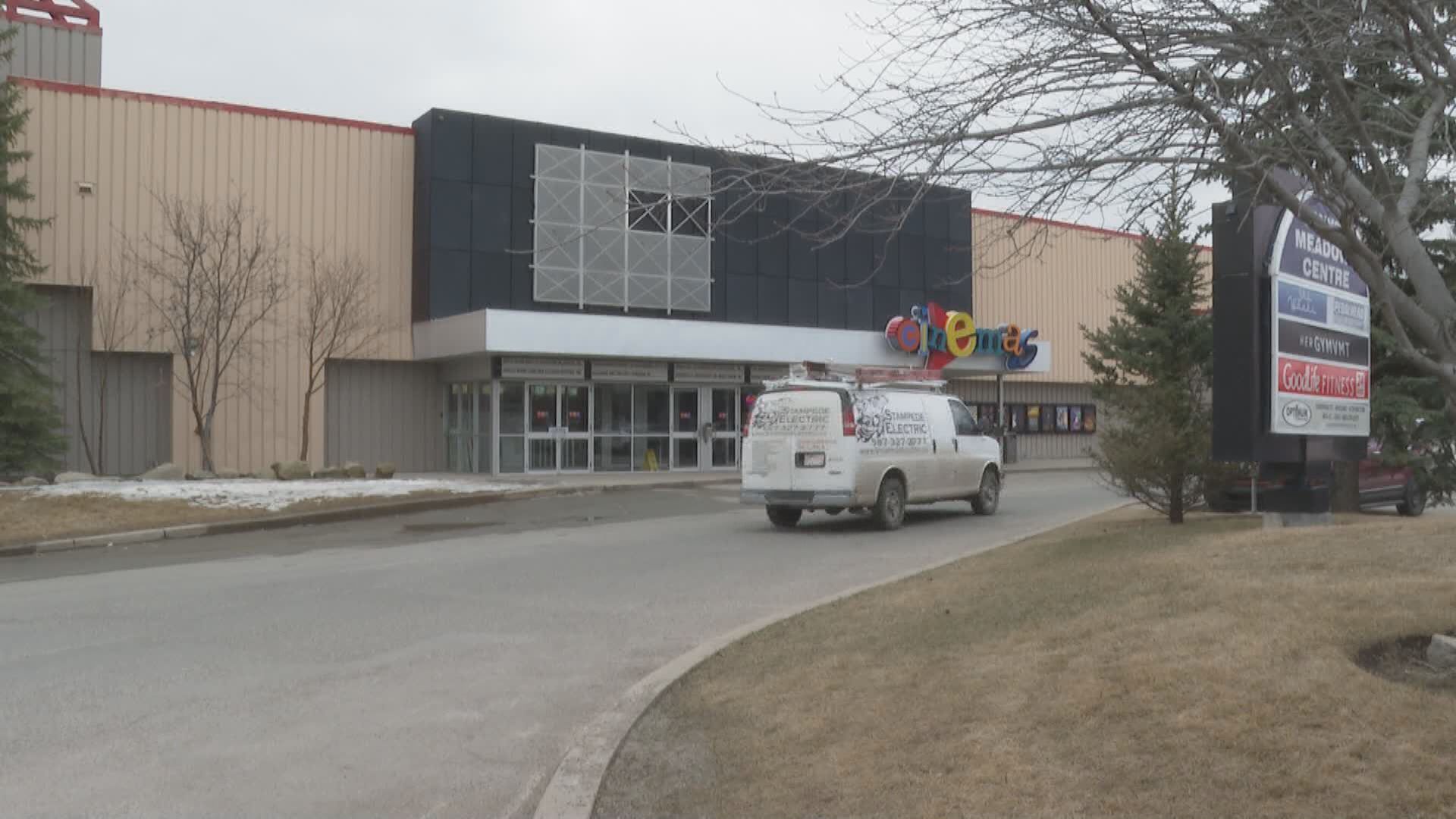 Застъпниците на LGBTQ2 призовават за бойкот на кината Canyon Meadows