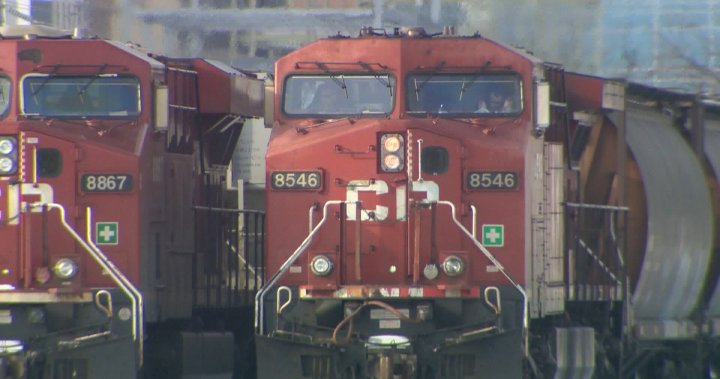 Повече от 9000 канадски железопътни работници имат мандат отварящ вратата