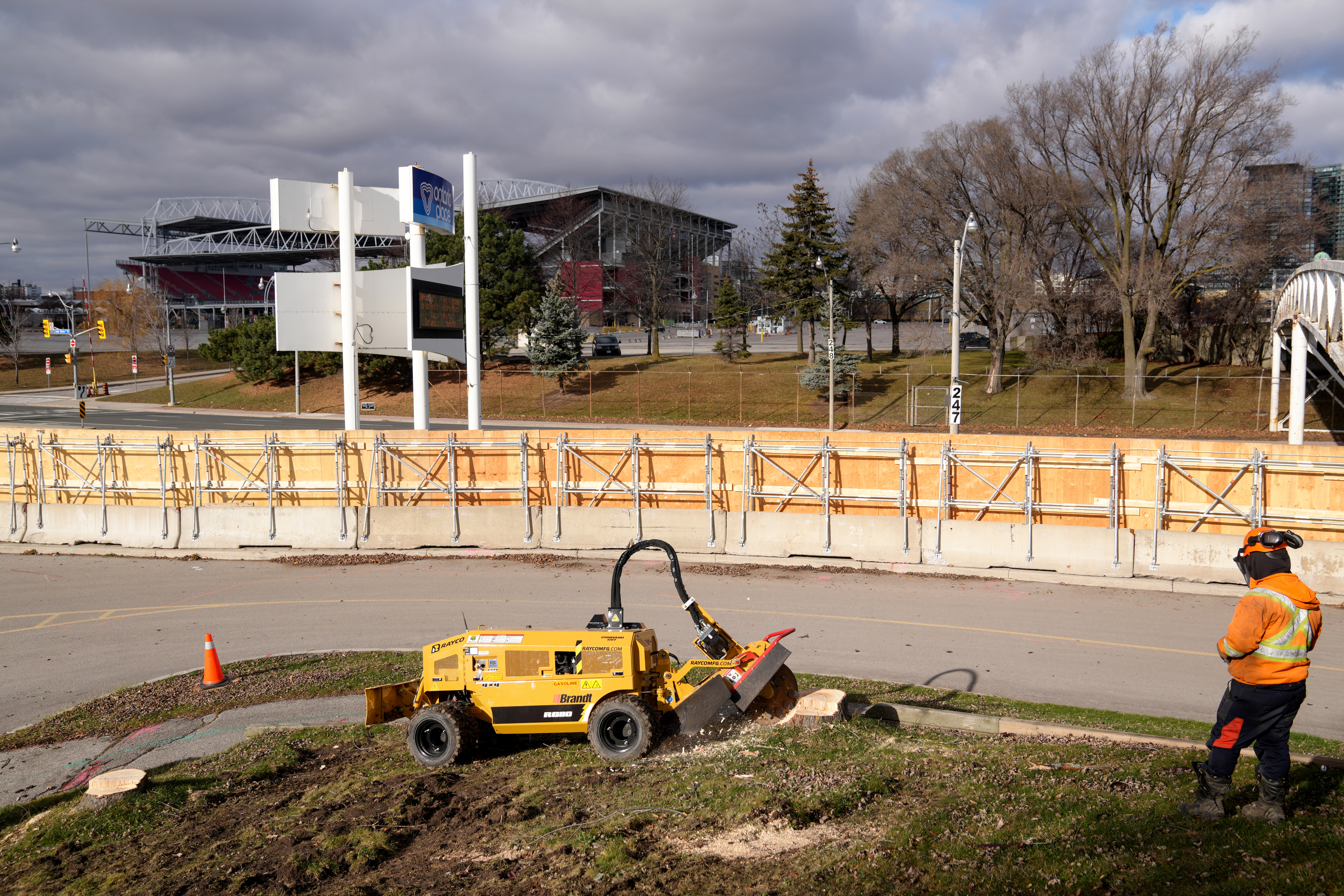 Министърът на инфраструктурата на Онтарио Кинга Сурма казва че правителството