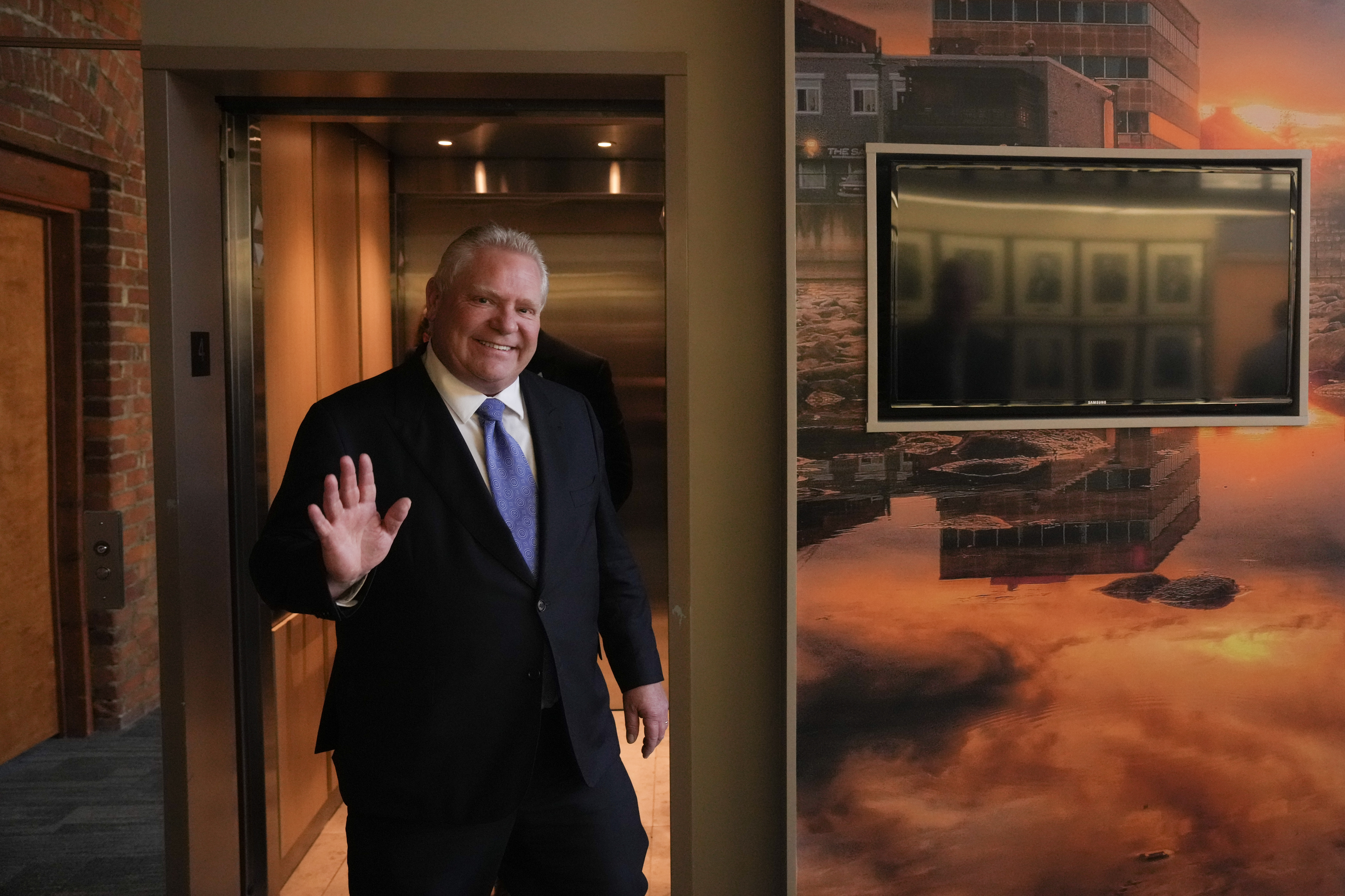 Общините в цялата провинция призовават правителството на Форд да възпроизведе