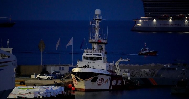 Първият кораб с помощ за Газа все още чака в Кипър