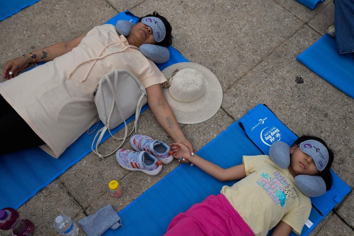 Hundreds in Mexico City take a ‘mass nap’ to commemorate World Sleep Day - image