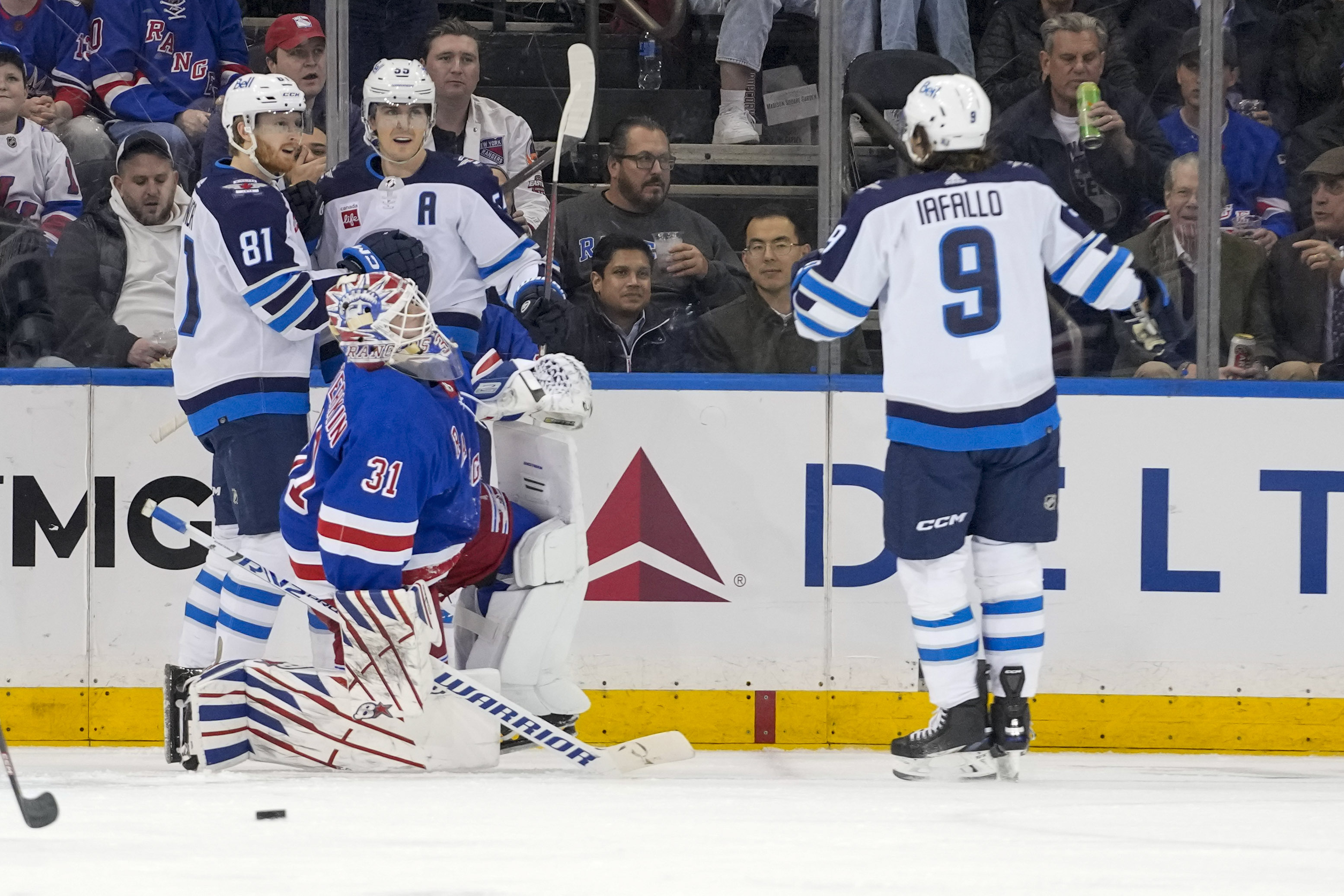 След поредни победи над отбори близо до дъното на класирането
