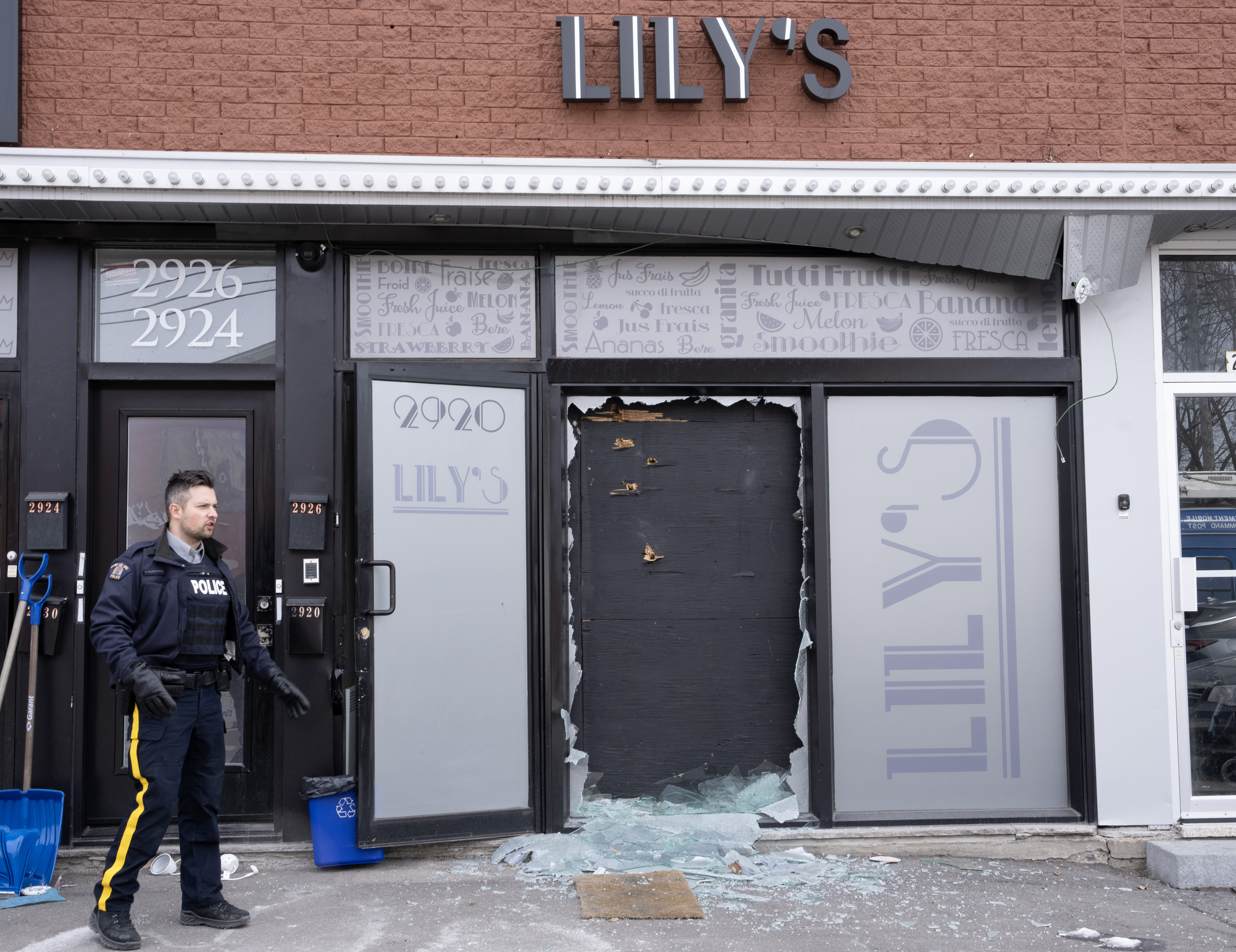 Близо 400 полицаи се разпръснаха из Монреал във вторник в