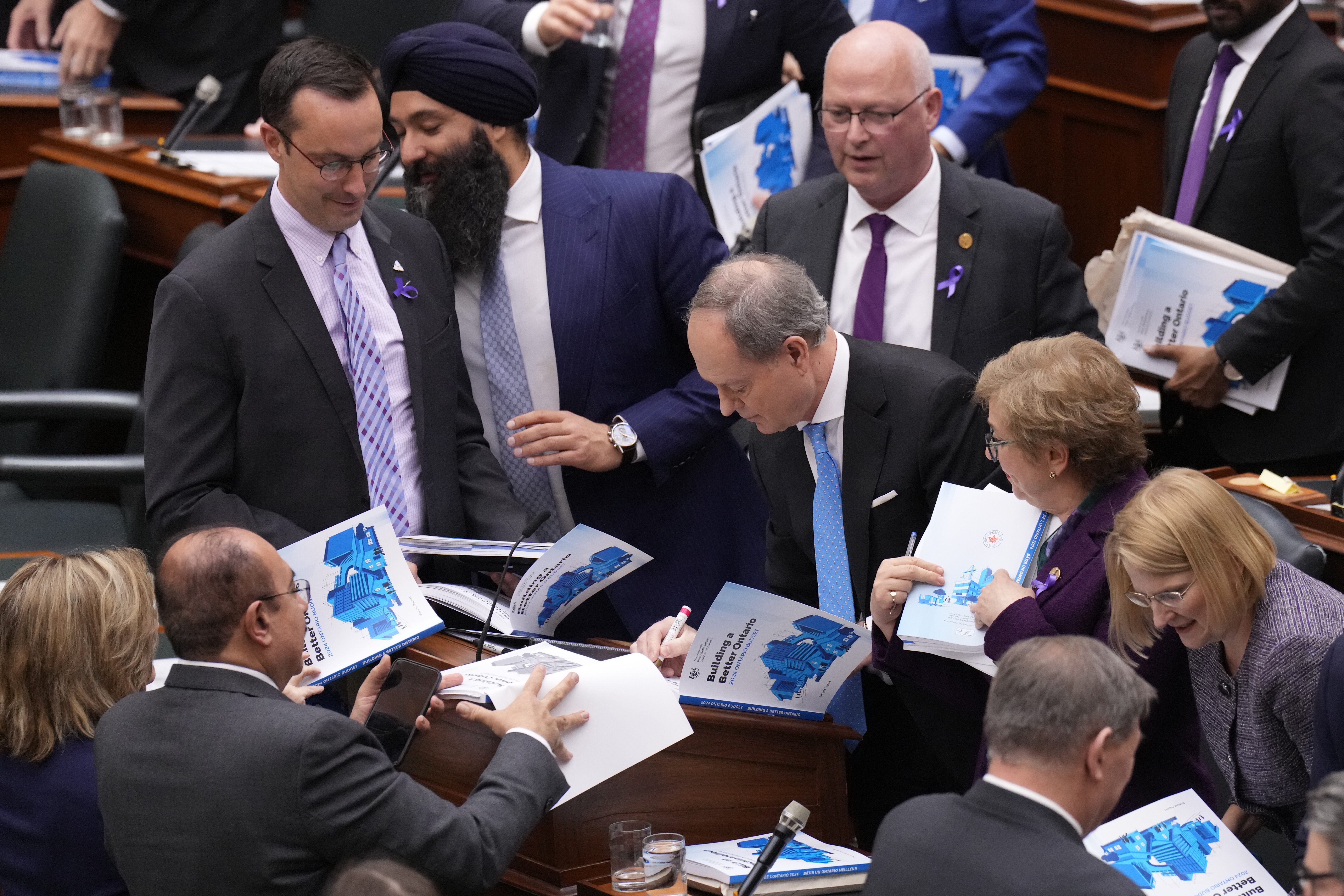 Ontario Power Generation наема първите петима най добре платени работници в