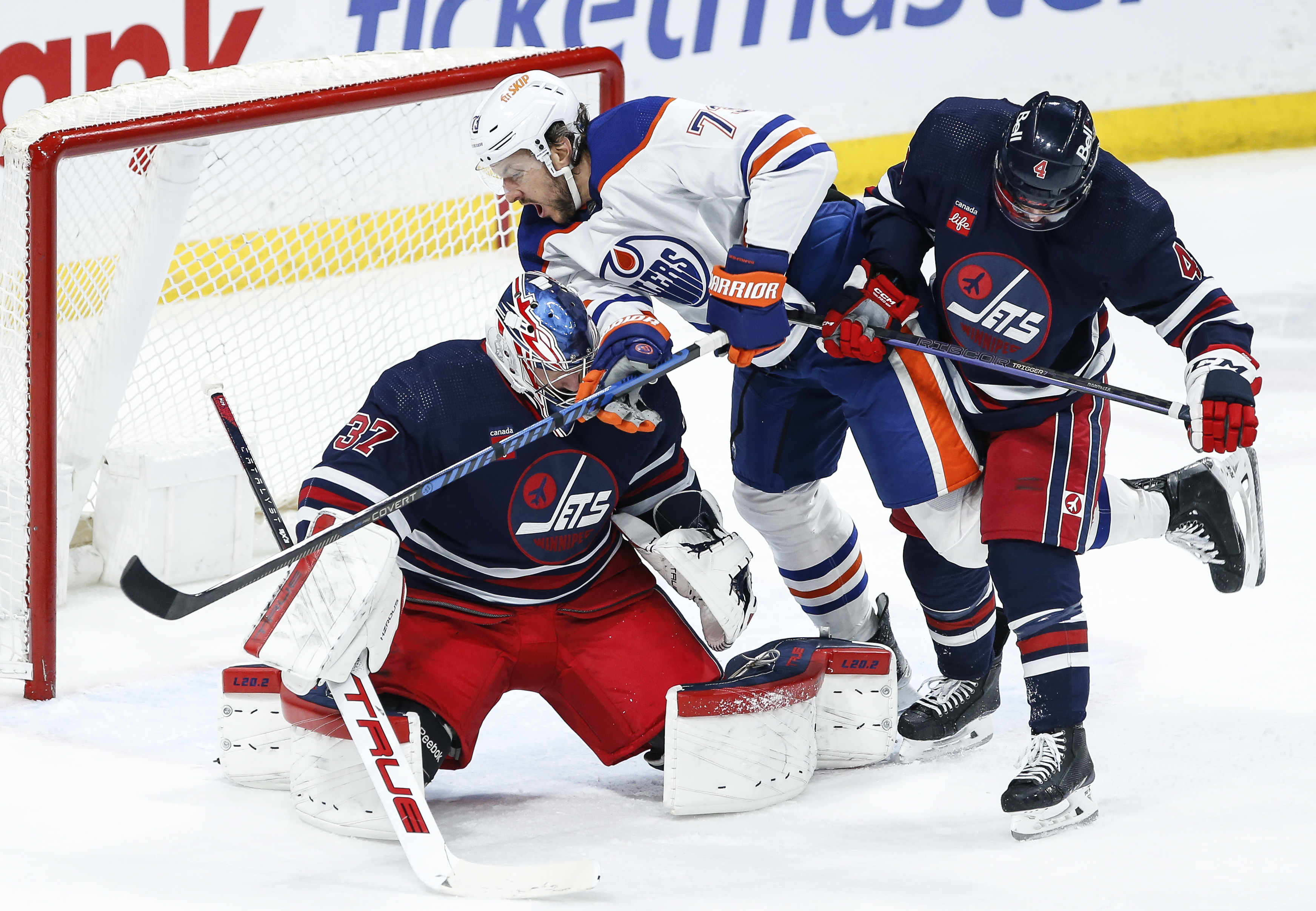 Уинипег Джетс не можаха да завършат завръщането във вторник вечер