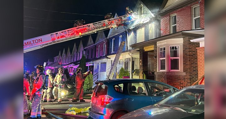 2 спасени по време на пожар в къща с множество аларми в центъра на Хамилтън
