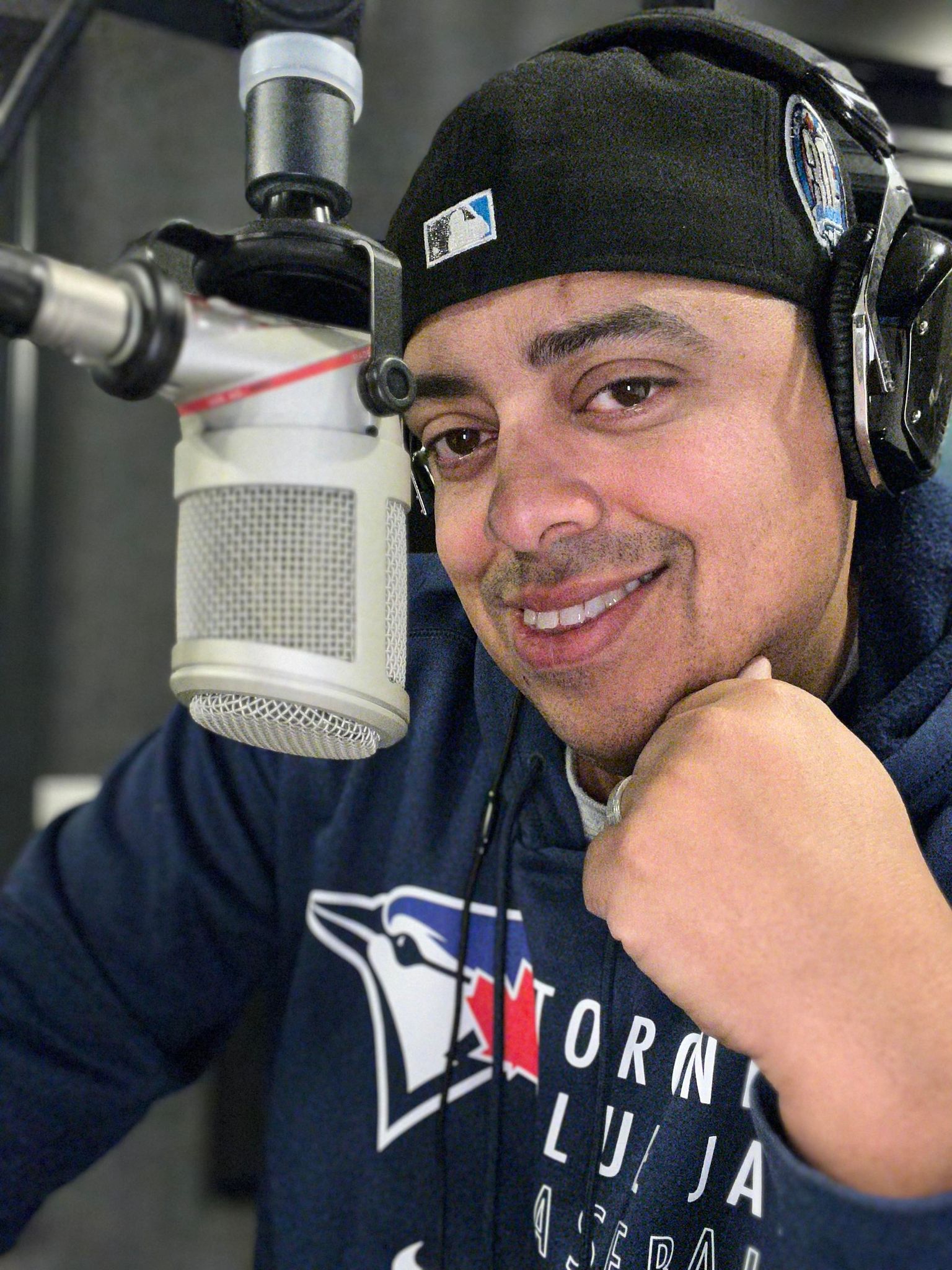 Неговите слушатели го познават като Mr D но за близките