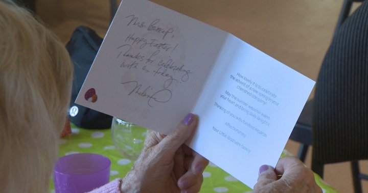 Малките братя от Монреал са домакини на Великденски брънч, за да помогнат на възрастните хора да се борят със самотата