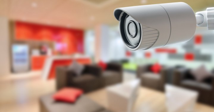 Airbnb забранява използването на вътрешни охранителни камери в имоти под наем